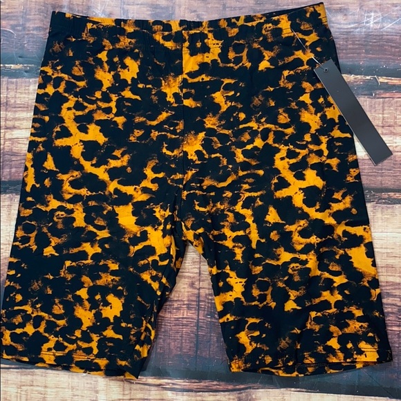 << Leopard Print Bike Shorts >> - Picture 2 of 5